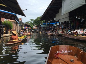 Damnoen Saduak floating market outside of Bangkok, Thailand